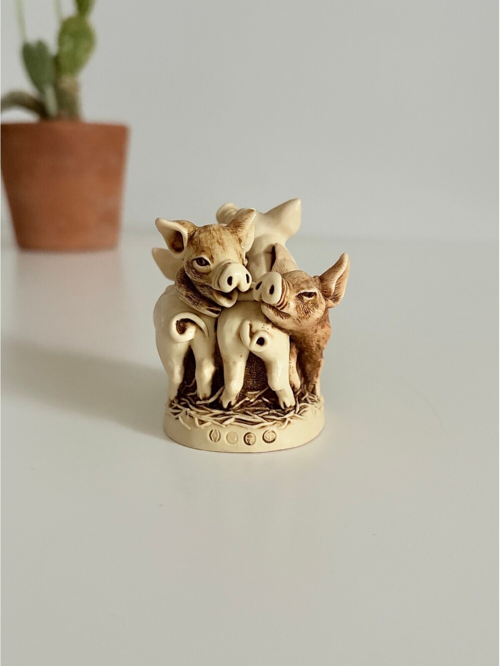 Harmony Kingdom Made In England Trinket Box "Hog Heaven" Pile of Pigs 2.5" Tall